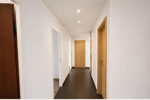 Flur - Etagenwohnung mit 81,60 m&sup2; in Nürnberg zum Kaufen