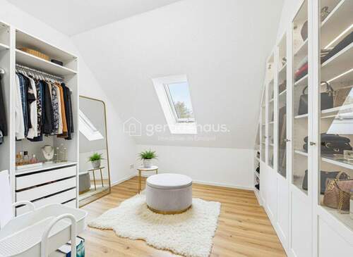 CAM03818G0-PR0072-STILL012-003.jpg - 