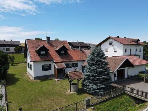 Bild 1 - Charmantes Einfamilienhaus mit großem Garten in Mengkofen