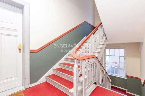 Treppenaufgang - Nach WEG aufgeteiltes Mehrfamilienhaus in ruhiger Nebenstraße