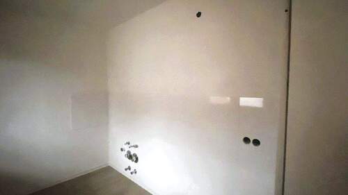 Küche nur mit Anschlüssen - 