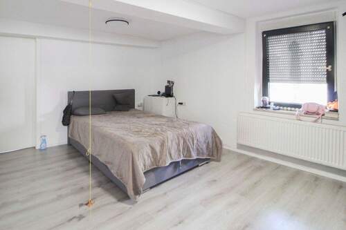 Schlafzimmer EG - 7 Zimmer Einfamilienhaus zum Kaufen in Stuttgart