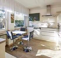 Großzügiges Zweifamilienhaus mit 3 Garagen in Hüls - Krefeld