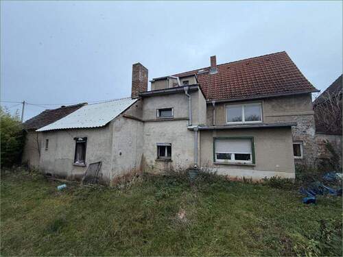 Titel - Sanierungsbedürftiges Einfamilienhaus mit großem Grundtsück