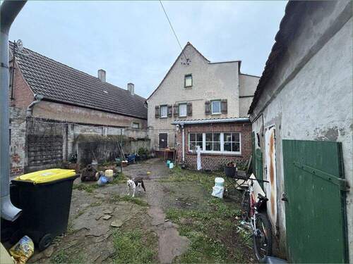 Innenhof - 5 Zimmer Einfamilienhaus zum Kaufen in Könnern OT Hohenedlau