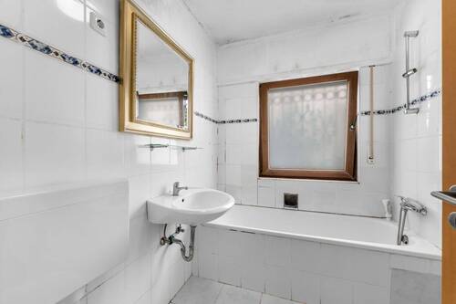 Tageslichtbad mit Wanne - Einfamilienhaus mit 116,00 m² in Bornheim zum Kaufen