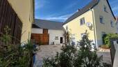 Innenhof 3 Seithof.jpg - „Dreiseithof“ in Mantel zu verkaufen! 230 m² Wohnfläche auf 357 m² Grund, Scheunen, Garagen, Stellplätze, Lageräume und Gewölbe-Partyraum im EG