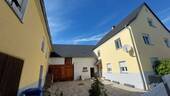Innenhof .jpg - Mehrfamilienhaus, Wohnhaus mit 230,00 m² in Mantel zum Kaufen