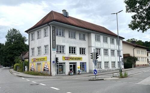 Straßenansicht - *****Markante Lage an Haupteinfallstraße, zentrumsnah: Laden- u. Austellungsfläche