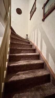 Treppenaufgang ins Obergeschoss - 