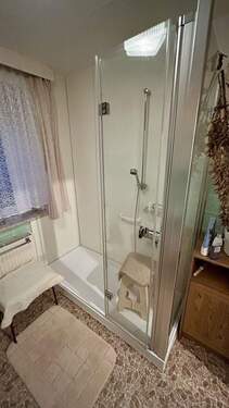 Dusche im Badezimmer - 