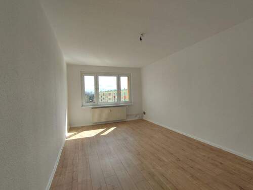 Wohnzimmer - 2 Zimmer Etagenwohnung in Zwenkau