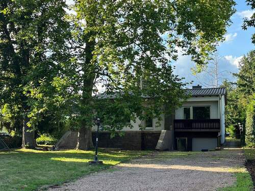 Vorderansicht Haus - TOP-GELEGENHEIT! Einfamilienhaus mit großem Gartengrundstück in Bad Sobernheim zu vermieten.