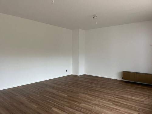 Wohnzimmer mit zusätzlichem Kamin - 