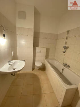 Bad - Hübsche 3-Raum-Wohnung mit Balkon in ChemnitzBernsdorf! sofort verfügbar