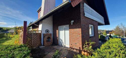 kleine Terrasse mit Außengrill/Kamin - 