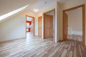 Flurzimmer im Dachgeschoss - 