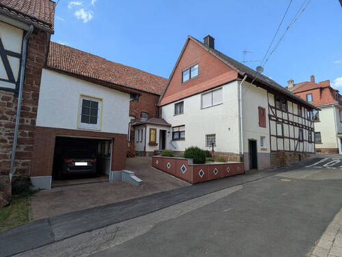 Ansicht Wohnaus und Garage - Einfamilienhaus mit 200,00 m&sup2; in Waldeck zum Kaufen