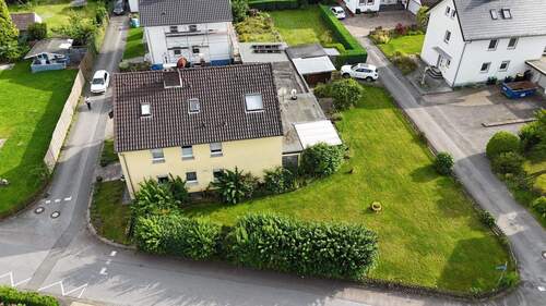 Haus Seitenansicht - Mehrfamilienhaus, Wohnhaus mit 210,00 m&sup2; in Leopoldshöhe zum Kaufen