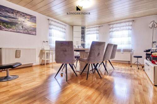 Erste Wohnung Wohnzimmer - Mehrfamilienhaus, Wohnhaus mit 250,00 m&sup2; in Gernsbach zum Kaufen