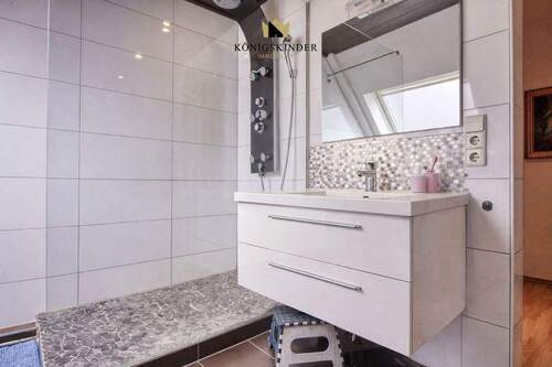 Erste Wohnung Badezimmer - 