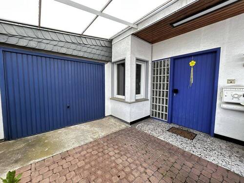 Hauseingang + Garage WE 2 - 