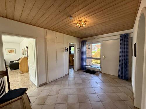 Diele WE 1 - 7 Zimmer Mehrfamilienhaus, Wohnhaus zum Kaufen in Lage
