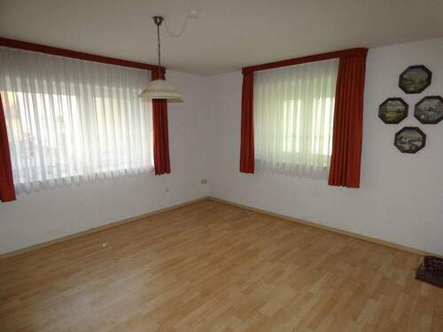 Wohnen EG - Mehrfamilienhaus, Wohnhaus mit 160,00 m&sup2; in Weiltingen zum Kaufen