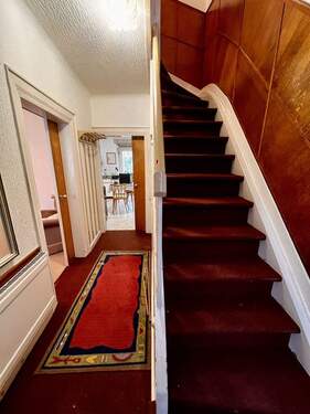 Treppenaufgang EG. - Einfamilienhaus mit 105,00 m&sup2; in Illingen zum Kaufen