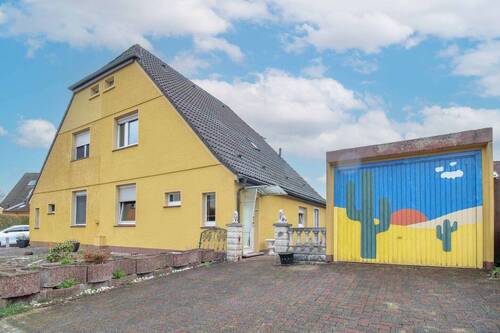 Außenansicht - Charmante Doppelhaushälfte mit Geschichte - Sanierungsobjekt mit Potenzial