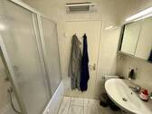 Badezimmer-weitere Ansicht - 