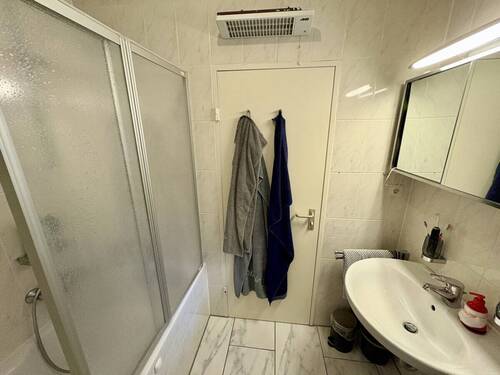 Badezimmer-weitere Ansicht - 