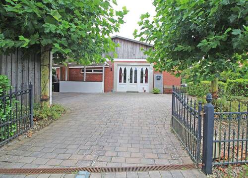 Hofansicht - 3 Zimmer Mehrfamilienhaus, Wohnhaus zum Kaufen in Rohlstorf