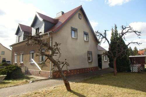 2 Gartenseite mit Eingang.JPG - Viel Platz nach hinten - 85.000,00&nbsp;EUR Kaufpreis, ca.&nbsp; 100,00&nbsp;m&sup2;&nbsp;Wohnfl&auml;che