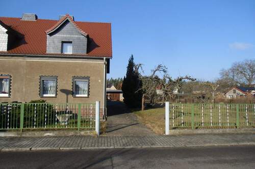 1 Straßenansicht.JPG - 4 Zimmer Doppelhaushälfte zum Kaufen in Lauta