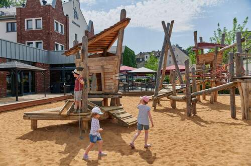 Kinder auf Spielplatz I - 