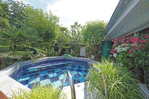 Garten mit Pool - Immobilien-Richter: Komplett Saniertes Einfamilienhaus mit Swimming-Pool und Traumgarten