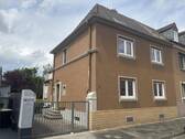 Hausansicht Straße - 5 Zimmer Doppelhaushälfte zum Kaufen in Ludwigshafen am Rhein