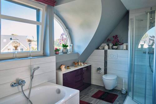 Tageslichtbad mit Badewanne - 