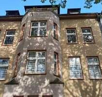 Wohnen am Moltkeviertel: Helle 2-Zimmer-Wohnung mit Altbau-Charme in Essen