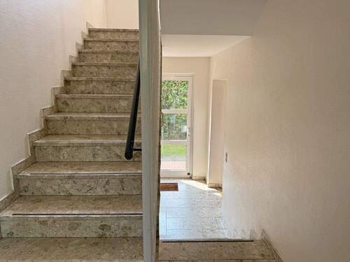 Treppenhaus - 2 Zimmer Etagenwohnung in Hamburg