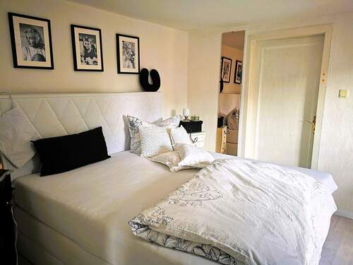 Schlafzimmer.jpg - 8 Zimmer Doppelhaushälfte in Frauenwald