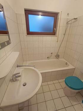 Bad - Etagenwohnung mit 54,40 m&sup2; in Karben zur Miete