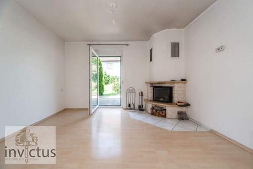 Wohnzimmer - 4 Zimmer Doppelhaushälfte zum Kaufen in Spiegelberg