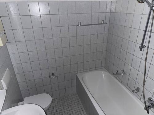 Badezimmer - Etagenwohnung mit 58,50 m&sup2; in Wolfsburg zur Miete