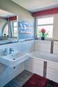 Tageslichtbad mit Badewanne - 