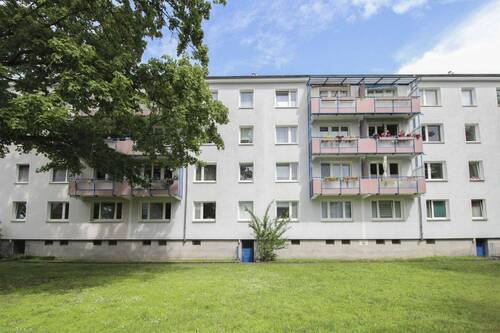Titelbild - 2-Zimmer-Wohnung mit Balkon in Berlin-Treptow - Bezugsfrei, zentral und naturnah
