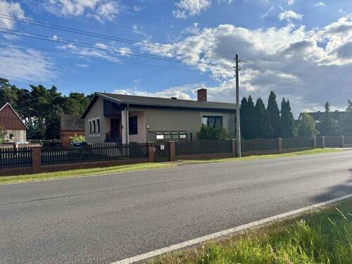 Groß (Haus straßenseite) 2 - Großzügiger Bungalow mit zwei vermieteten Wohneinheiten in Märkische Heide
