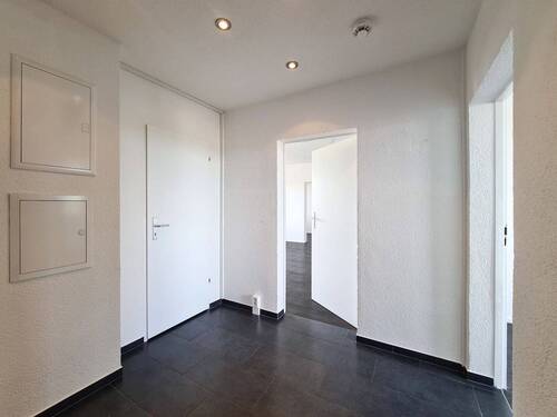 Flur - Etagenwohnung mit 80,00 m&sup2; in Freiberg zur Miete