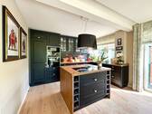Moderne Landhausküche mit Kochinsel - 